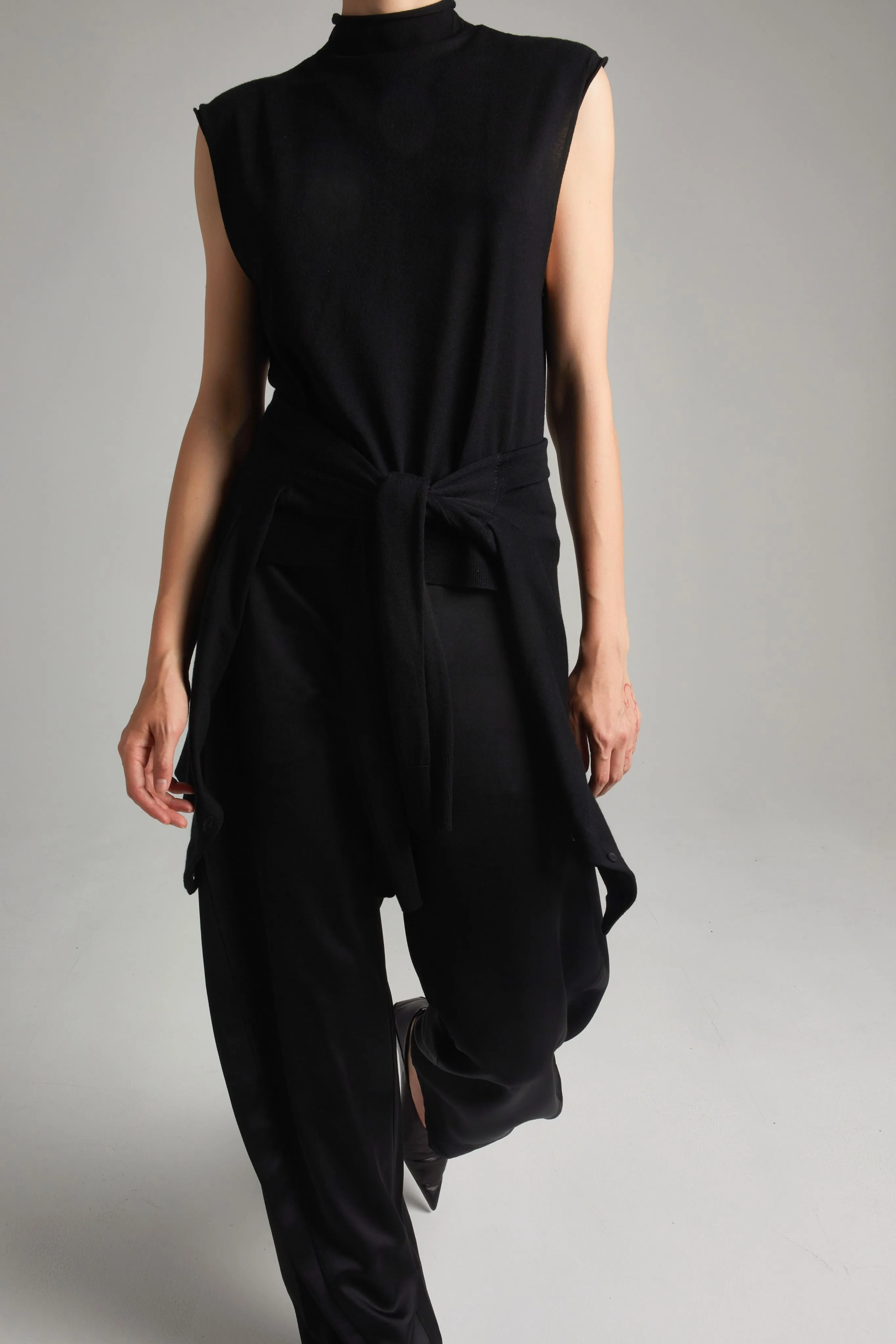 Brooke Sleeveless Sweater, Black