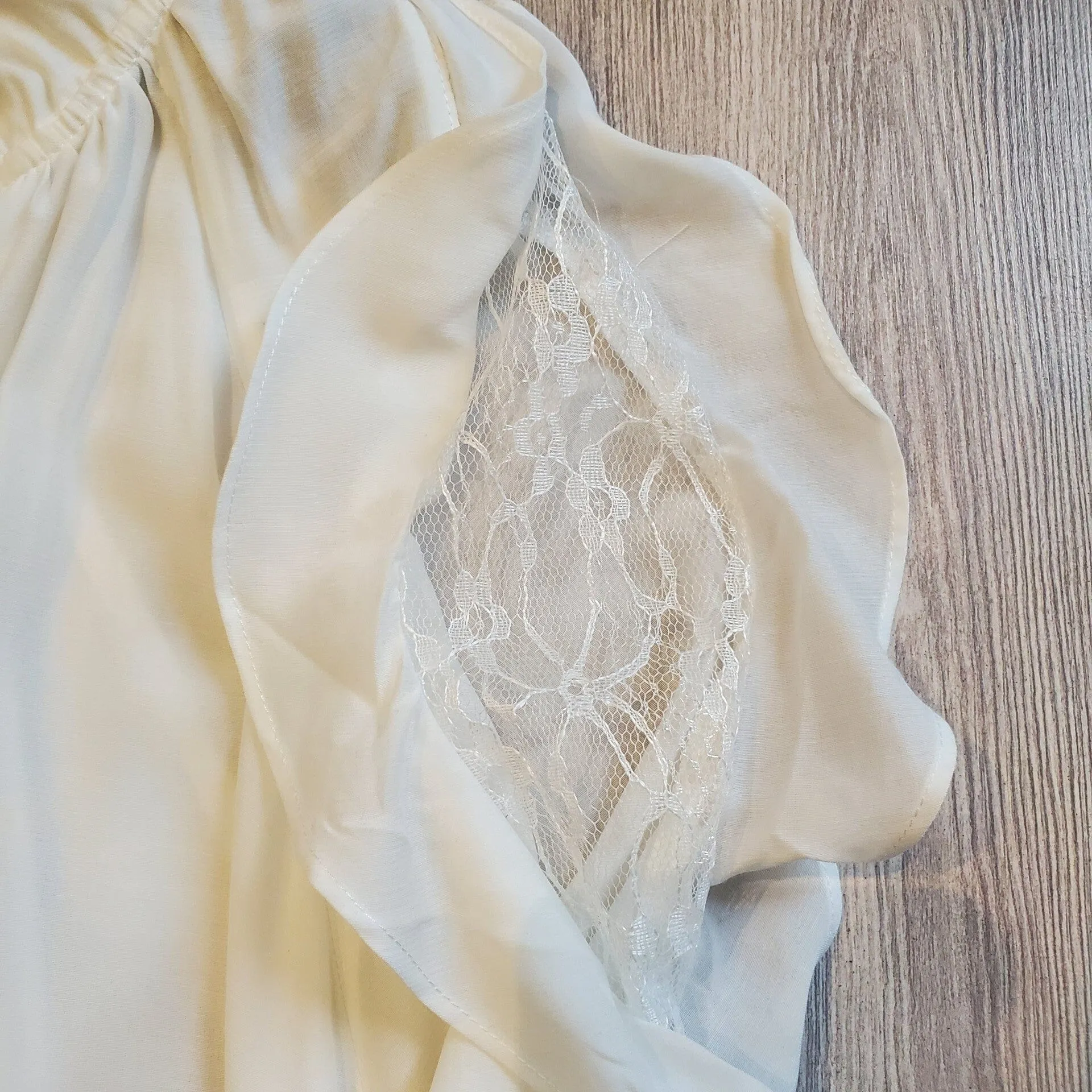 LACE INSERT RUFFLE SLEEVE OFF WHITE BLOUSE